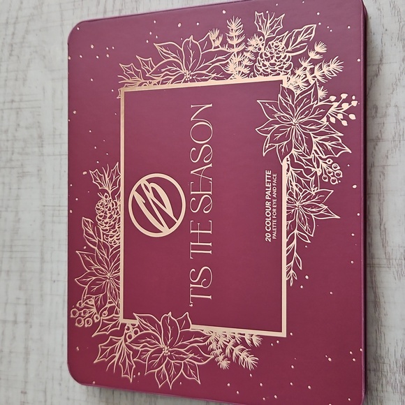 Cosmic Brushes Tis The Season Palette - Picture 2 of 3